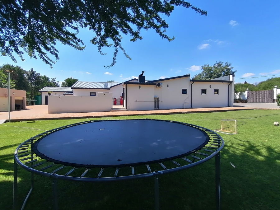 6 Bedroom Property for Sale in Wilkoppies North West